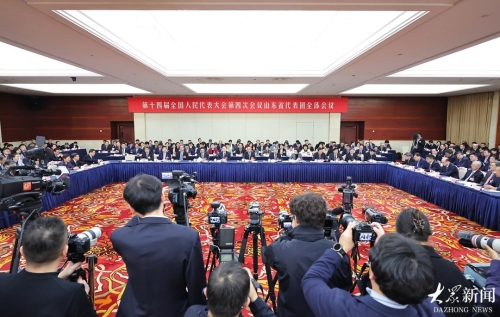 山东省代表团全体会议向中外媒体开放.jpeg